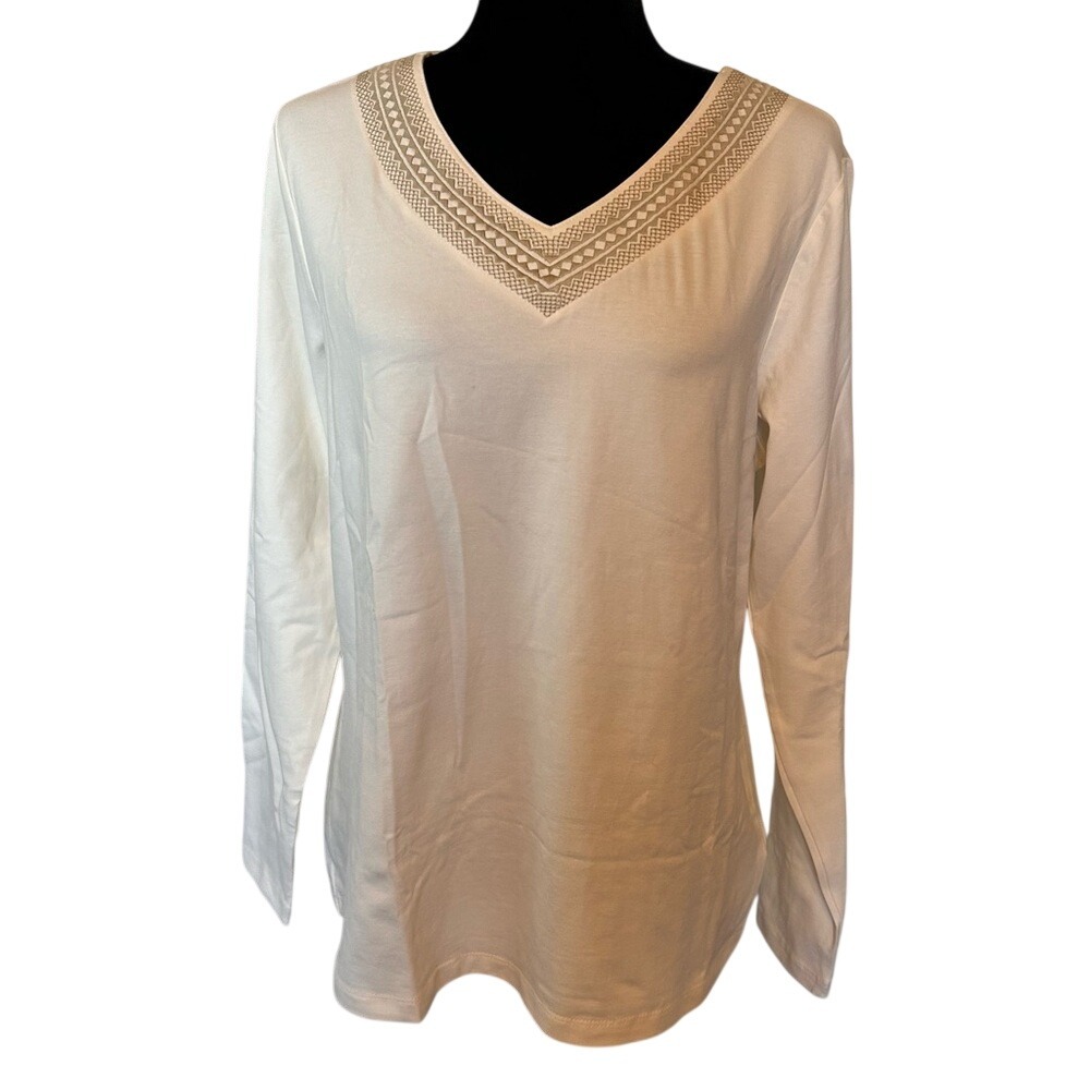 NWT Denim and Company D&Co Natural Cream Embroidered V-Neckline Top‎ Size Medium